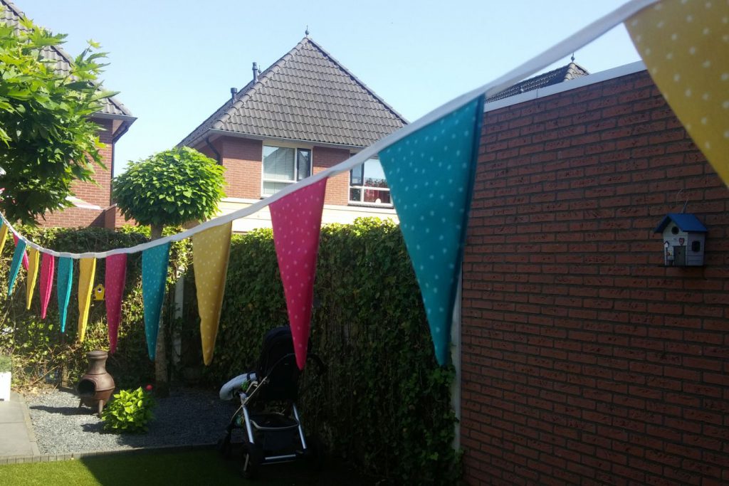 Een vlaggenslinger naaien – Gastblog | DIY